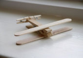 木衣夹制作的创意二战飞机