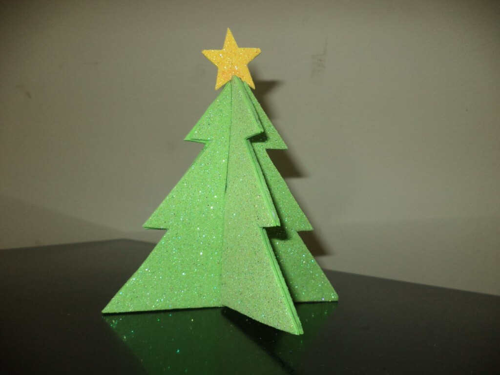 纸板制作圣诞树的过程