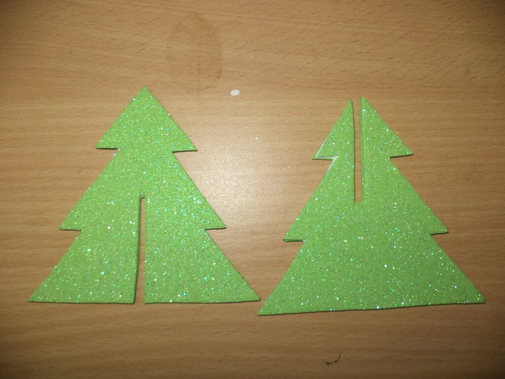 纸板制作圣诞树的过程